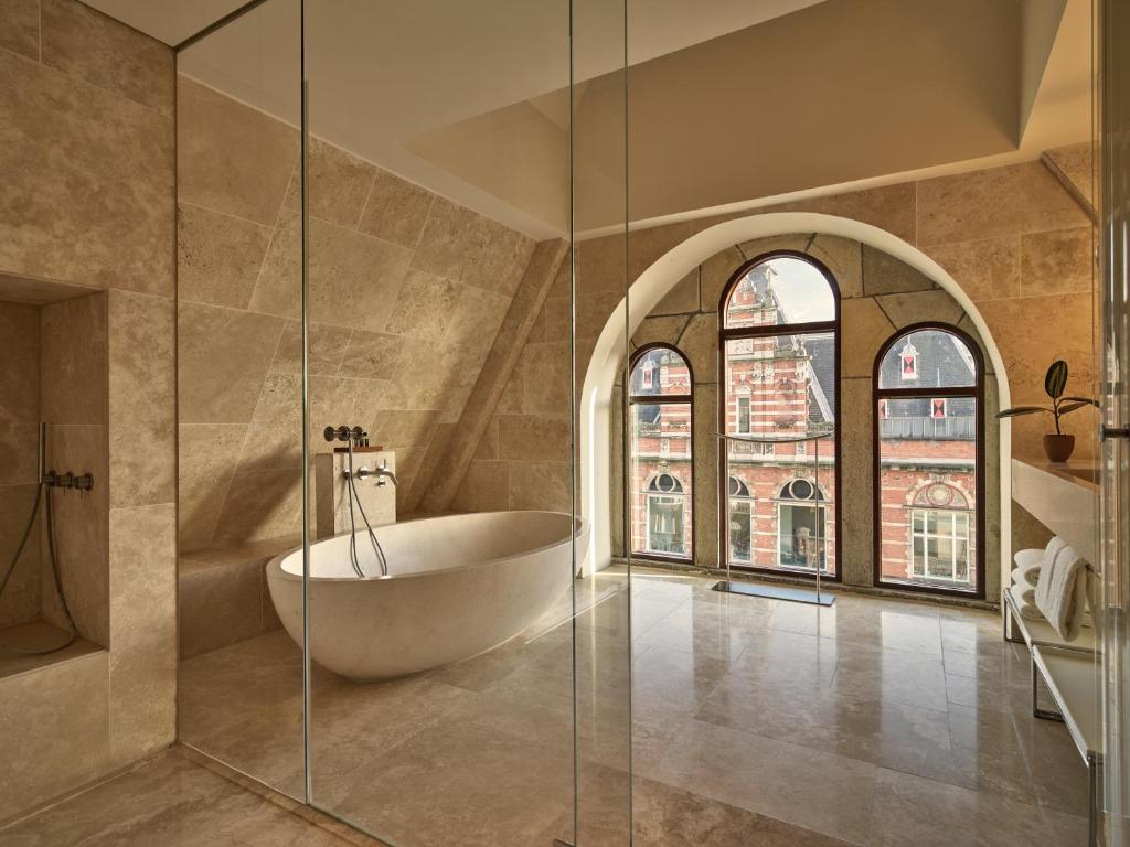 Сьюит (Люкс с 2 спальнями), Conservatorium Hotel - The Leading Hotels of the World