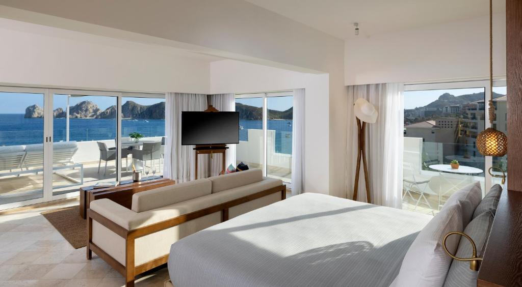 Сьюит (Exclusive ME+ Suite with Hot Tub and Terrace) курортного отеля ME Cabo - Adults Oriented, Кабо-Сан-Лукас