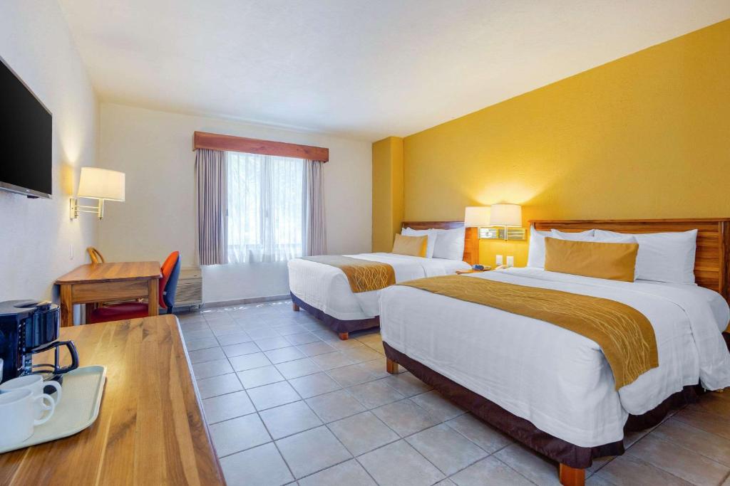 Двухместный (Двухместный номер с 2 двуспальными кроватями - Для некурящих) отеля Comfort Inn Tampico, Тампико