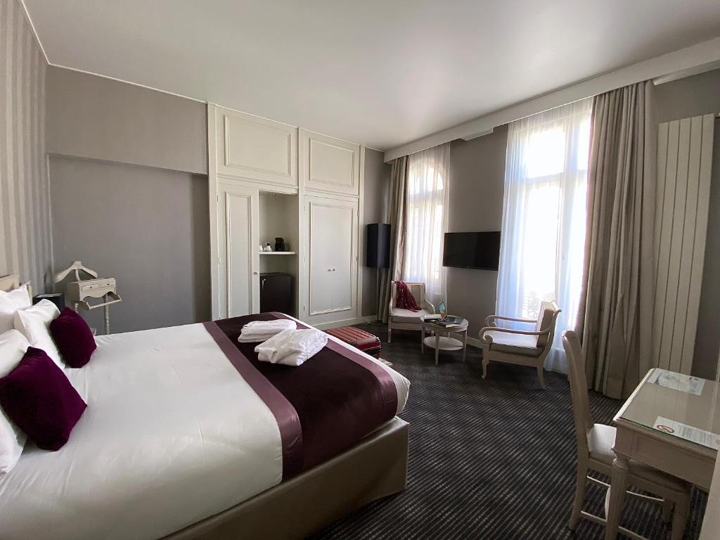 Двухместный (Двухместный номер «Престиж» с 1 кроватью) отеля Hôtel Concordia Le Mans Centre Gare, Ле-Ман