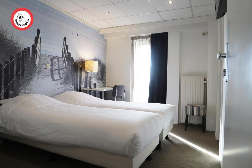 Двухместный (Бюджетный двухместный номер с 2 отдельными кроватями) отеля Hotel Grand café Heeren van Noortwyck, Нордвейк-ан-Зее