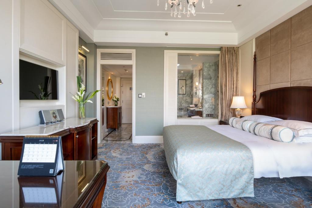Двухместный (Executive North King Bed Room) отеля Qingdao Seaview Garden Hotel, Циндао