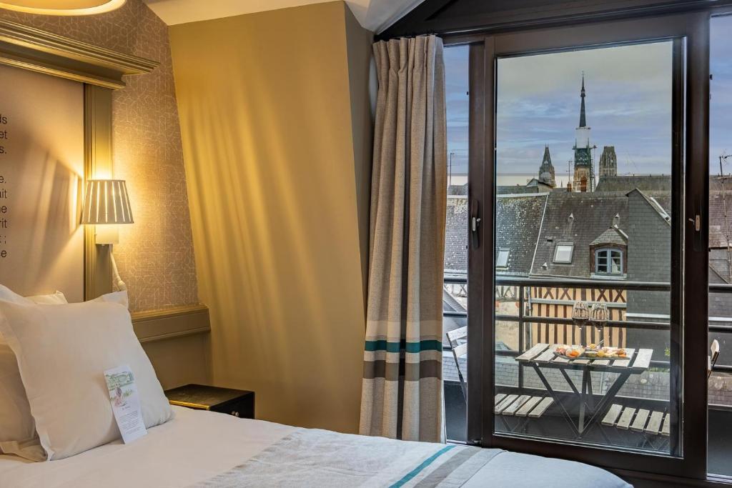 Двухместный (Superior Double Room with Two Single Beds - Non-Smoking) отеля BEST WESTERN Hôtel Littéraire Gustave Flaubert, Руан
