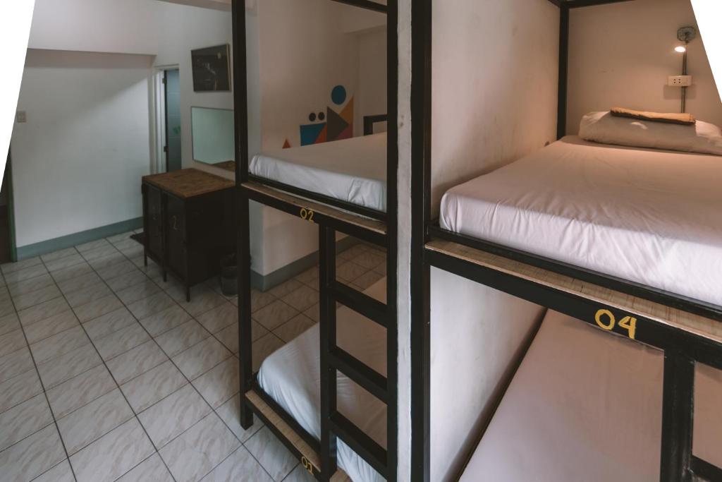 Номер (Кровать в общем номере для женщин с 4 кроватями) хостела Mad Monkey Cebu City, Себу