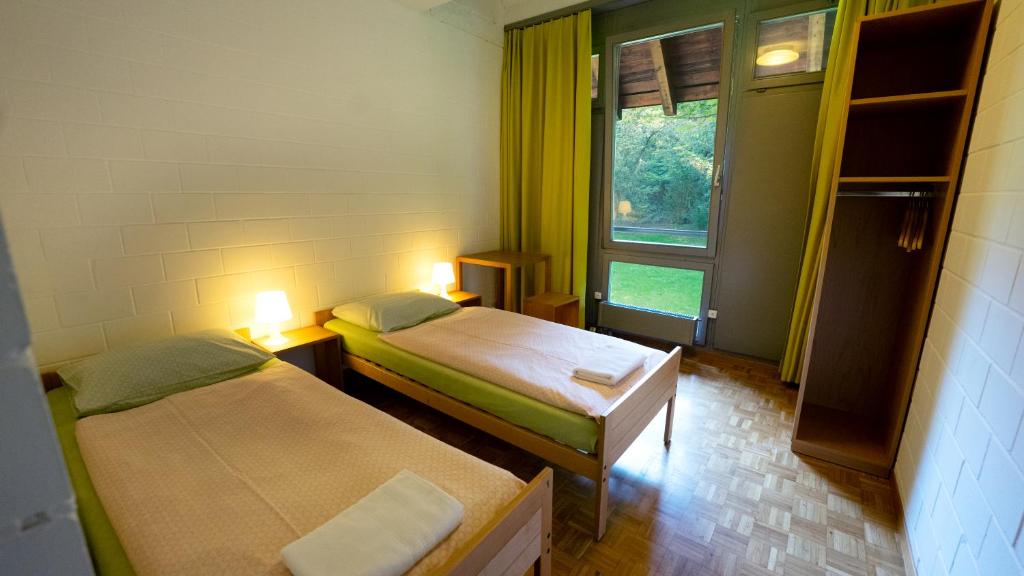 Одноместный (Одноместный номер с душем) хостела Luzern Youth Hostel, Люцерн