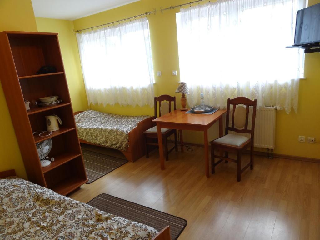 Двухместный (Двухместный номер с 2 отдельными кроватями и ванной комнатой) семейного отеля Willa Pod Jedlicą, Цехоцинек