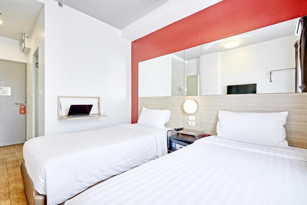 Двухместный (Стандартный двухместный номер с 2 отдельными кроватями) отеля Red Planet Patong, Пхукет