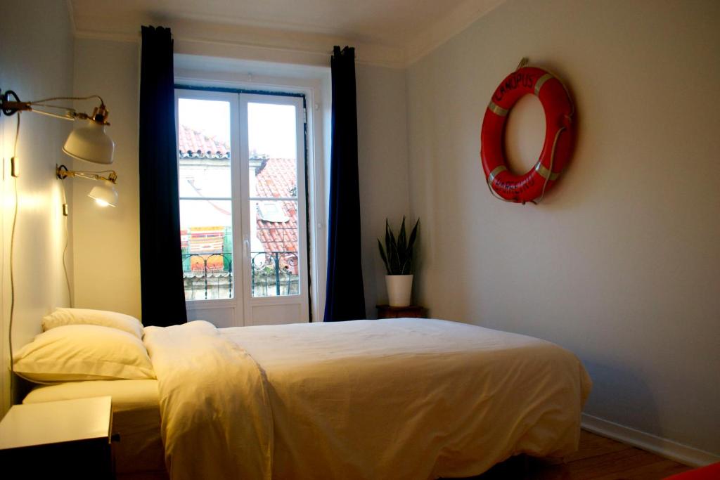 Двухместный (Классический двухместный номер с общей ванной комнатой) хостела Goodnight Hostel, Лиссабон