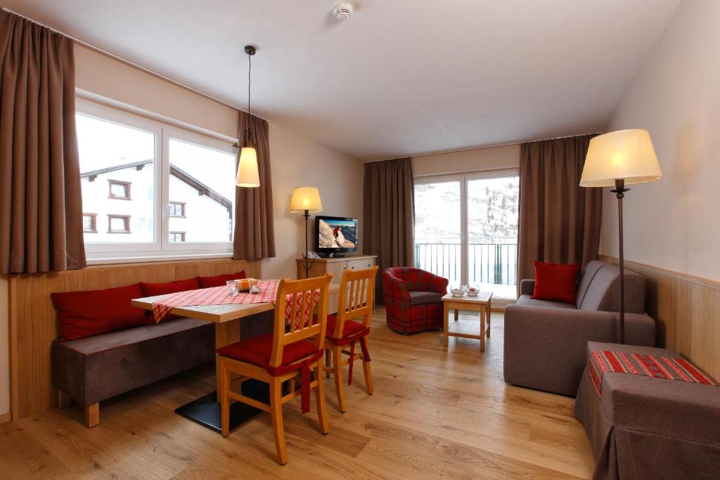 Апартаменты (Улучшенные апартаменты с 1 спальней) отеля Hotel Enzian & Apartmenthotel Johannes, Обергургль