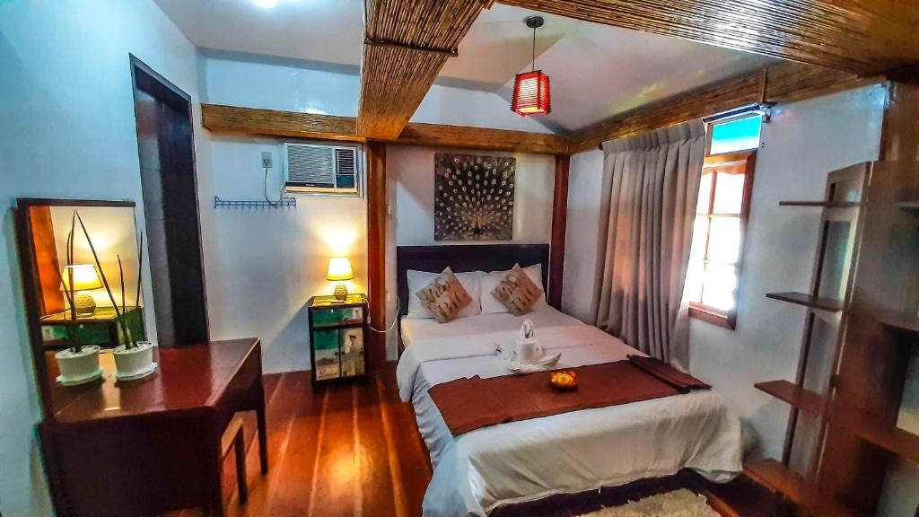 Двухместный (Номер с кроватью размера «queen-size» и балконом) курортного отеля Royal Paradise, Панглао