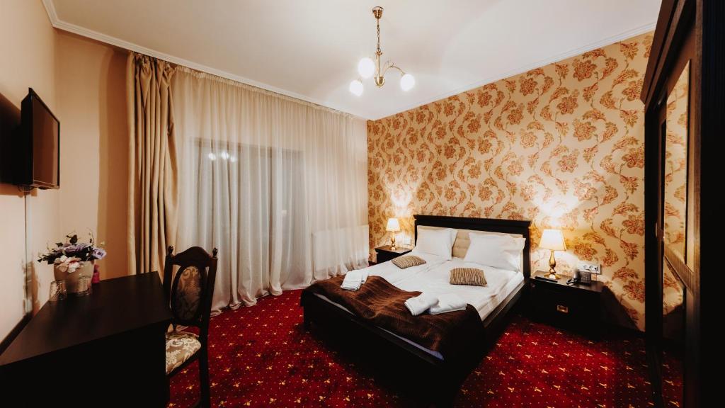 Двухместный (Двухместный номер Делюкс с 1 кроватью и балконом) отеля Hotel Aries, Аришени