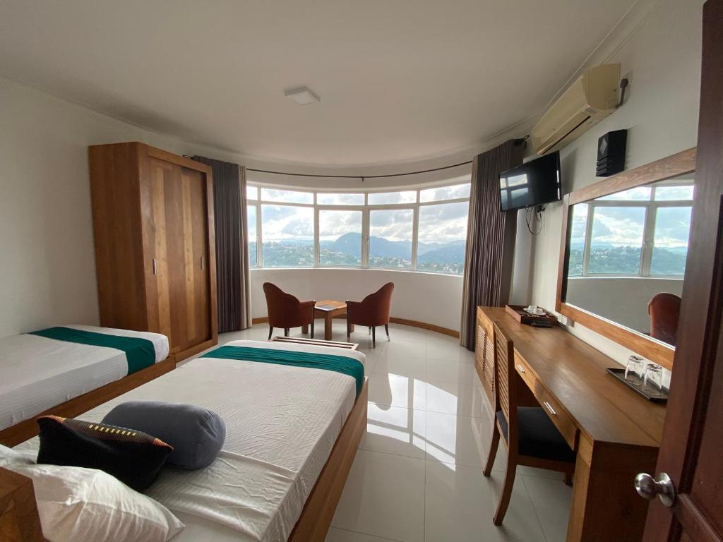 Двухместный (Двухместный номер Делюкс с 1 кроватью или 2 отдельными кроватями, вид на горы) отеля The Heaven's Villa Kandy, Канди
