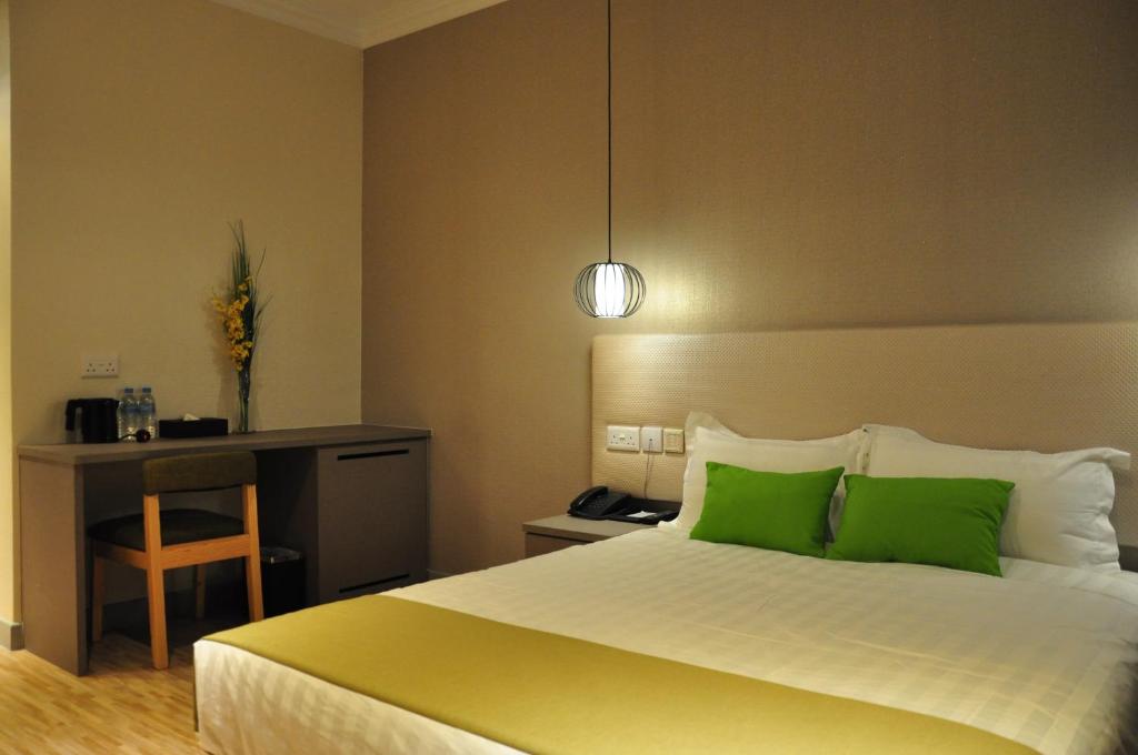 Двухместный (Улучшенный двухместный номер с 1 кроватью и без окон) отеля Champion Hotel, Сингапур (город)