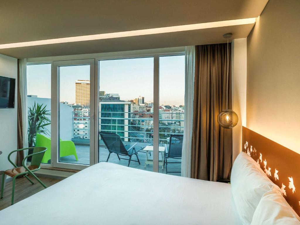 Двухместный (Улучшенный двухместный номер с 1 кроватью и балконом) отеля Hotel Eduardo VII, Лиссабон