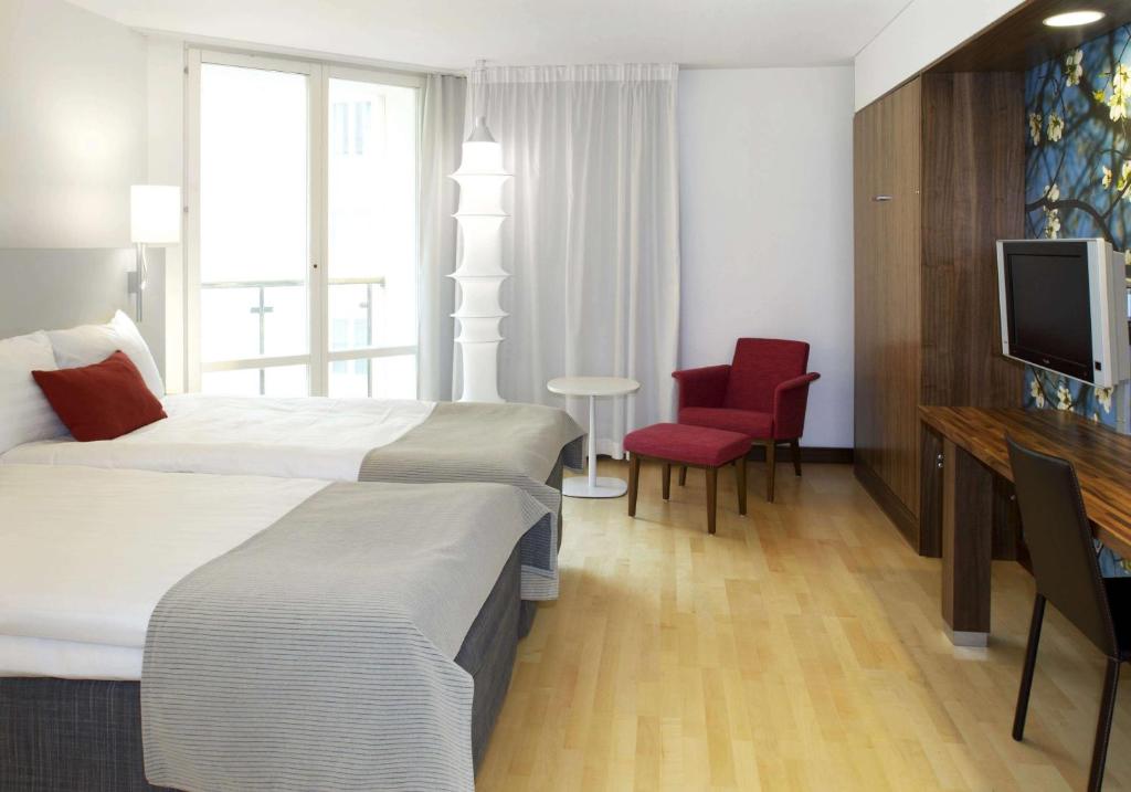 Двухместный (Улучшенный двухместный номер с 2 отдельными кроватями) отеля Scandic Crown, Гетеборг