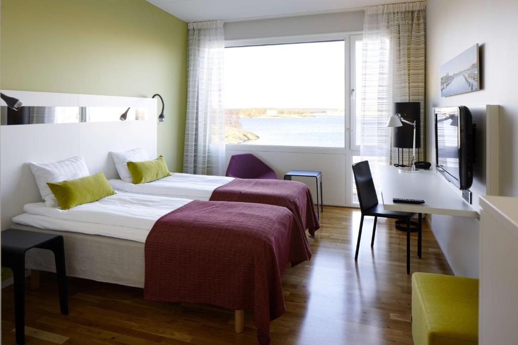 Двухместный (Улучшенный двухместный номер с 2 отдельными кроватями) отеля Scandic Karlskrona, Карлскруна