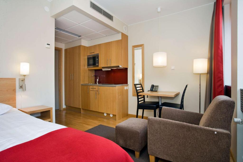 Двухместный (Стандартный двухместный номер с 1 кроватью и мини-кухней) отеля Scandic Malmö City, Мальме