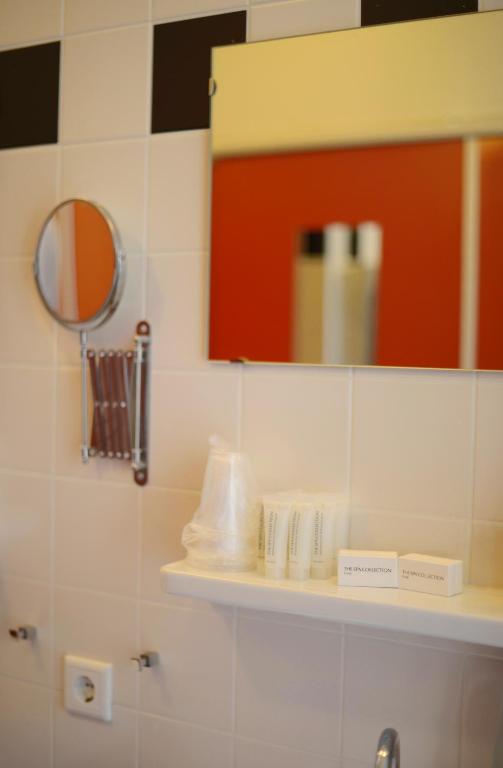 Четырехместный (Четырехместный номер с общей ванной комнатой) отеля Het Paleis Groningen, Гронинген