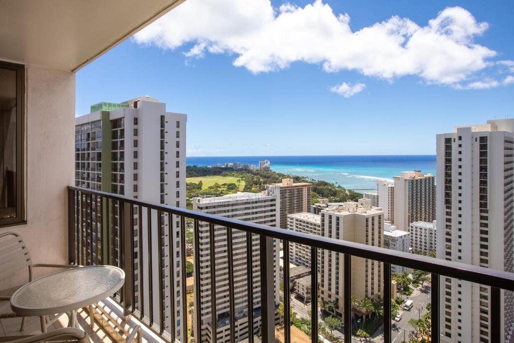 Сьюит (Люкс с 1 спальней и видом на океан), Aston at the Waikiki Banyan