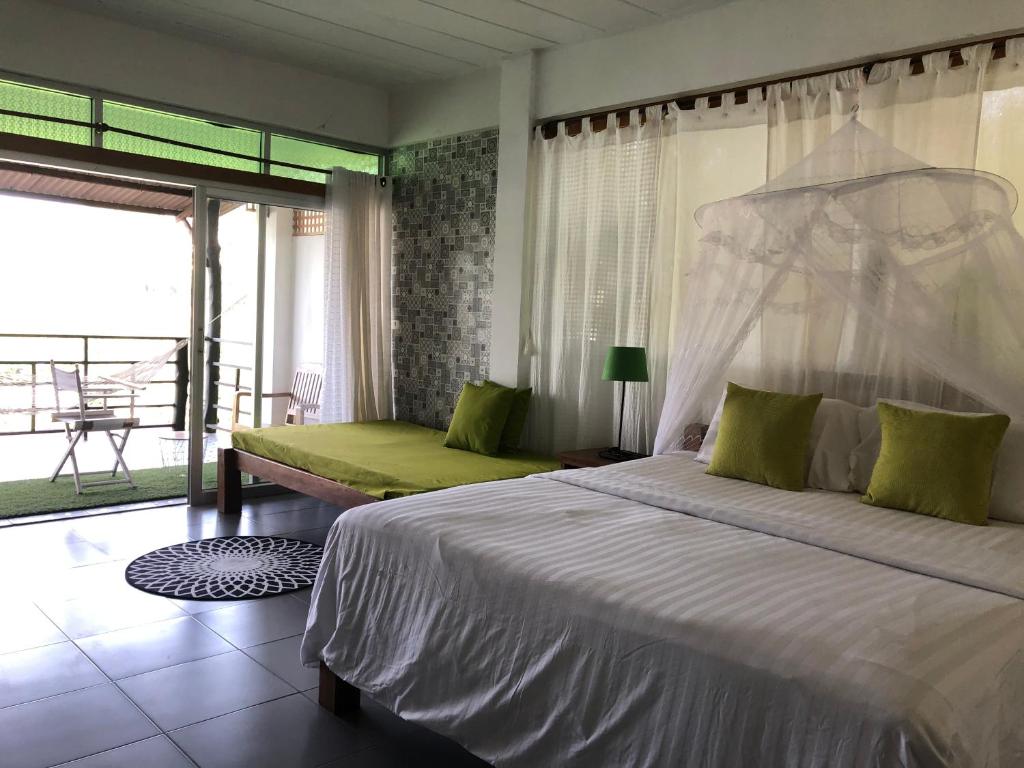 Двухместный (Двухместный номер Делюкс с 1 кроватью и видом на море) курортного отеля Cookies Salad Resort, Сураттхани