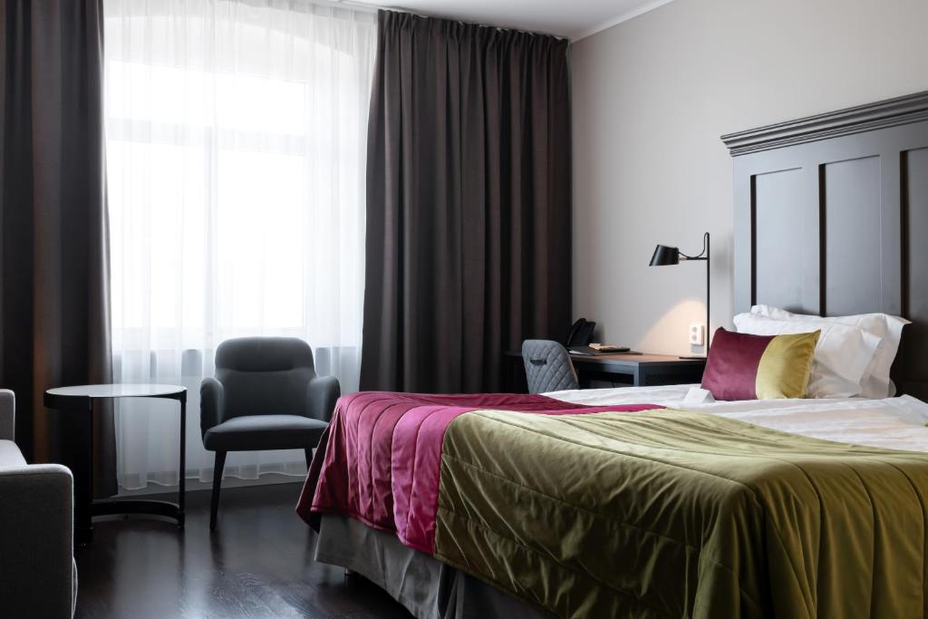 Двухместный (Улучшенный двухместный номер с 1 кроватью или 2 отдельными кроватями) отеля Elite Stora Hotellet, Йенчепинг