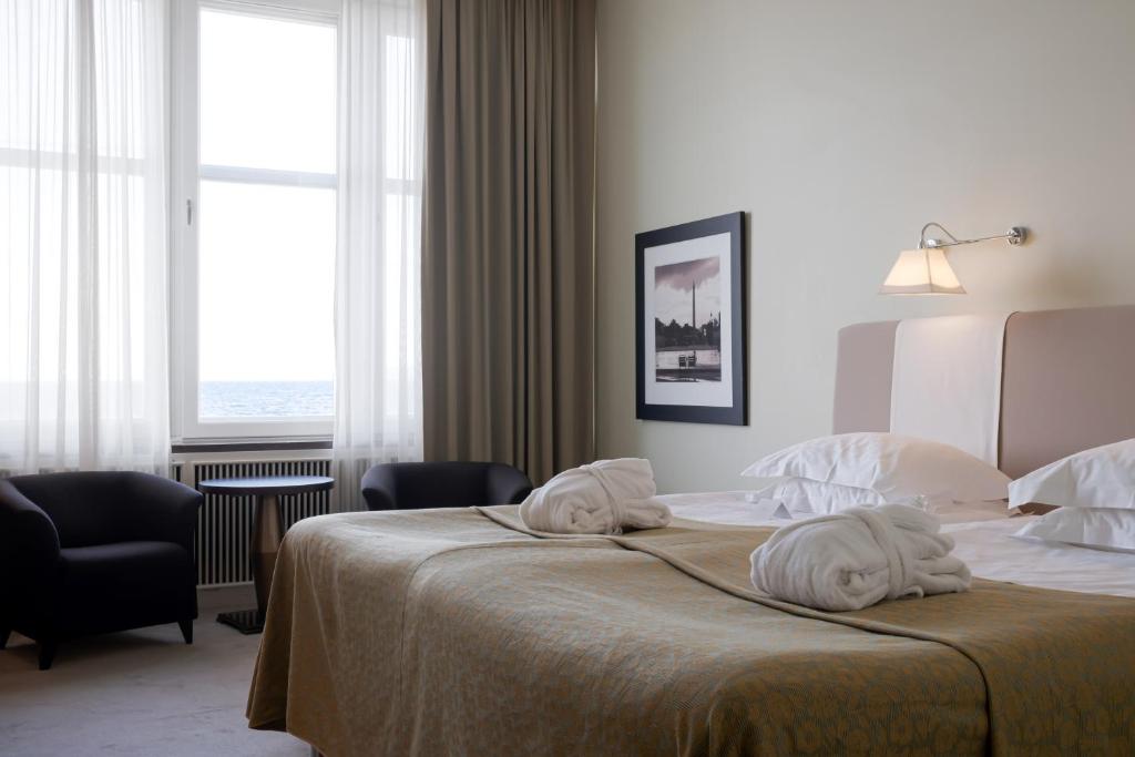 Двухместный (Двухместный номер Делюкс с 1 кроватью или 2 отдельными кроватями и видом на озеро) отеля Elite Stora Hotellet, Йенчепинг