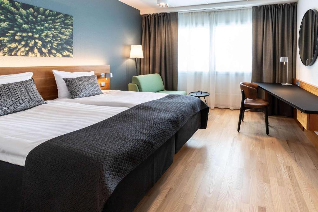 Двухместный (Улучшенный номер с кроватью размера «queen-size») отеля Scandic Espoo, Эспоо
