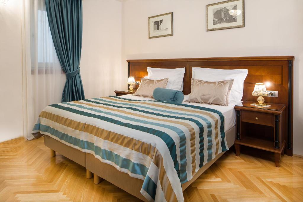 Двухместный (Улучшенный двухместный номер с 1 кроватью) отеля Palace Judita Heritage Hotel, Сплит