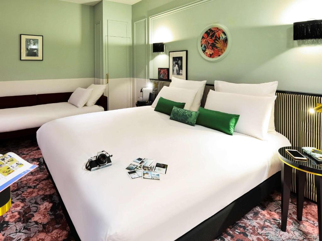 Трехместный (Привилегированный трехместный номер с диваном-кроватью) отеля Hotel Lyon Bastille, Париж