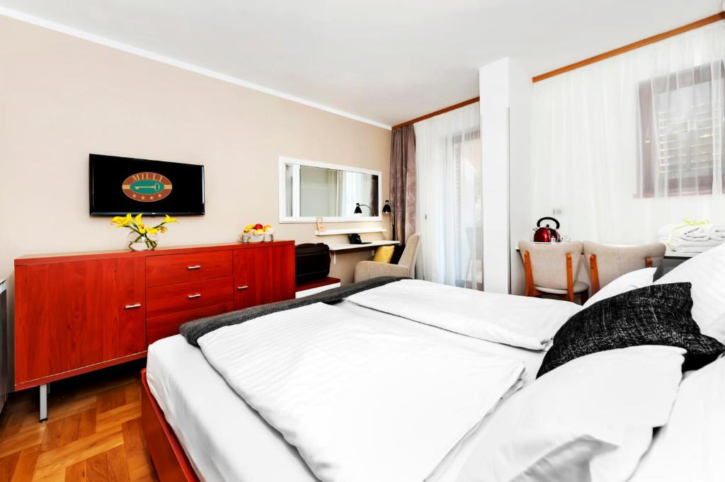 Двухместный (Двухместный номер «Комфорт» с 1 кроватью) гостевого дома Villa Milli, Ровинь