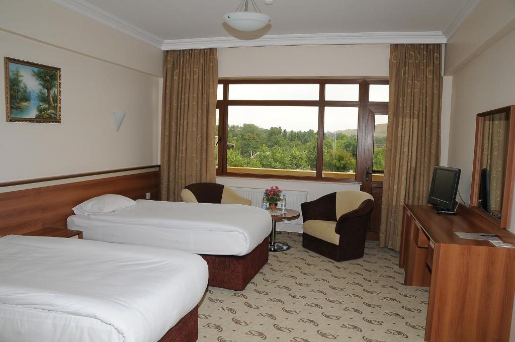 Двухместный (Стандартный двухместный номер с 1 кроватью или 2 отдельными кроватями и балконом) отеля River Side, Мингечевир