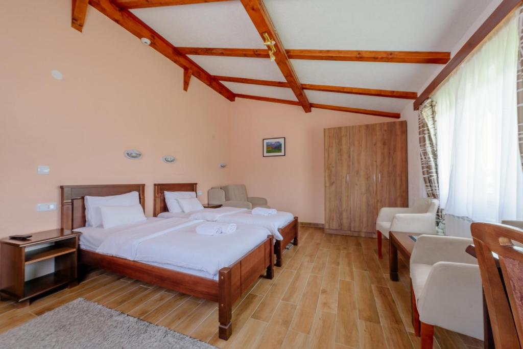 Двухместный (Двухместный номер с 1 кроватью или 2 отдельными кроватями) отеля Hotel Zlatni bor, Жабляк
