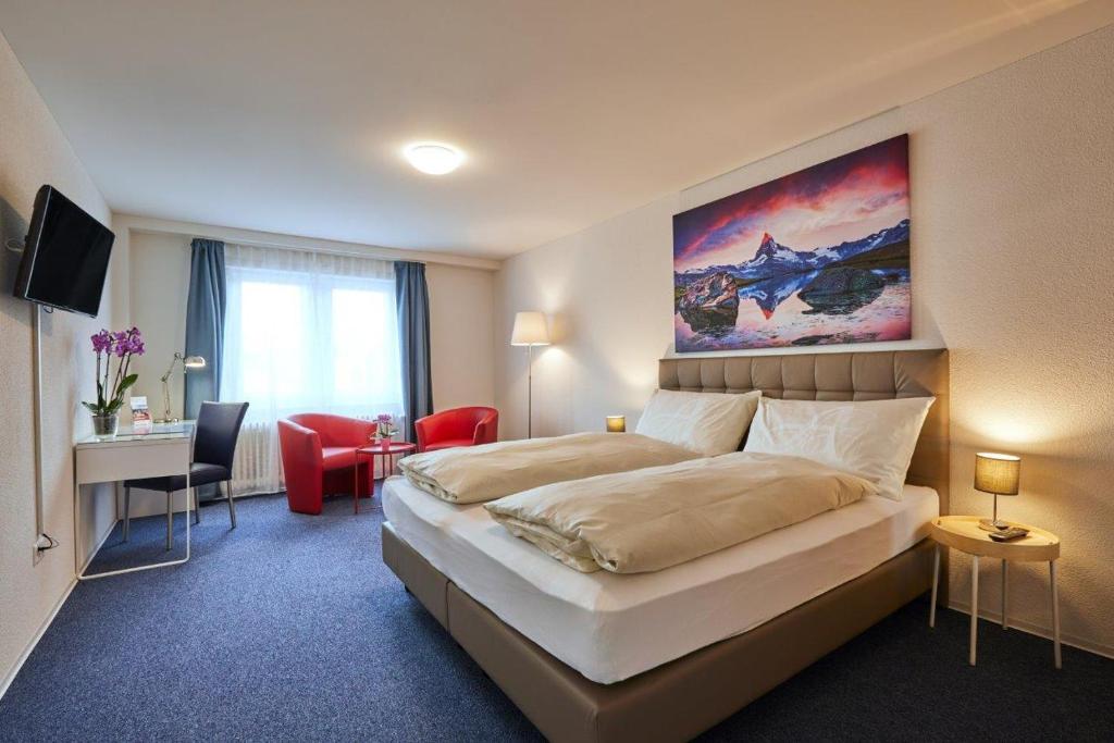 Двухместный (Двухместный номер с 1 кроватью или 2 отдельными кроватями, общая ванная комната) отеля Hotel Ambassador, Золотурн