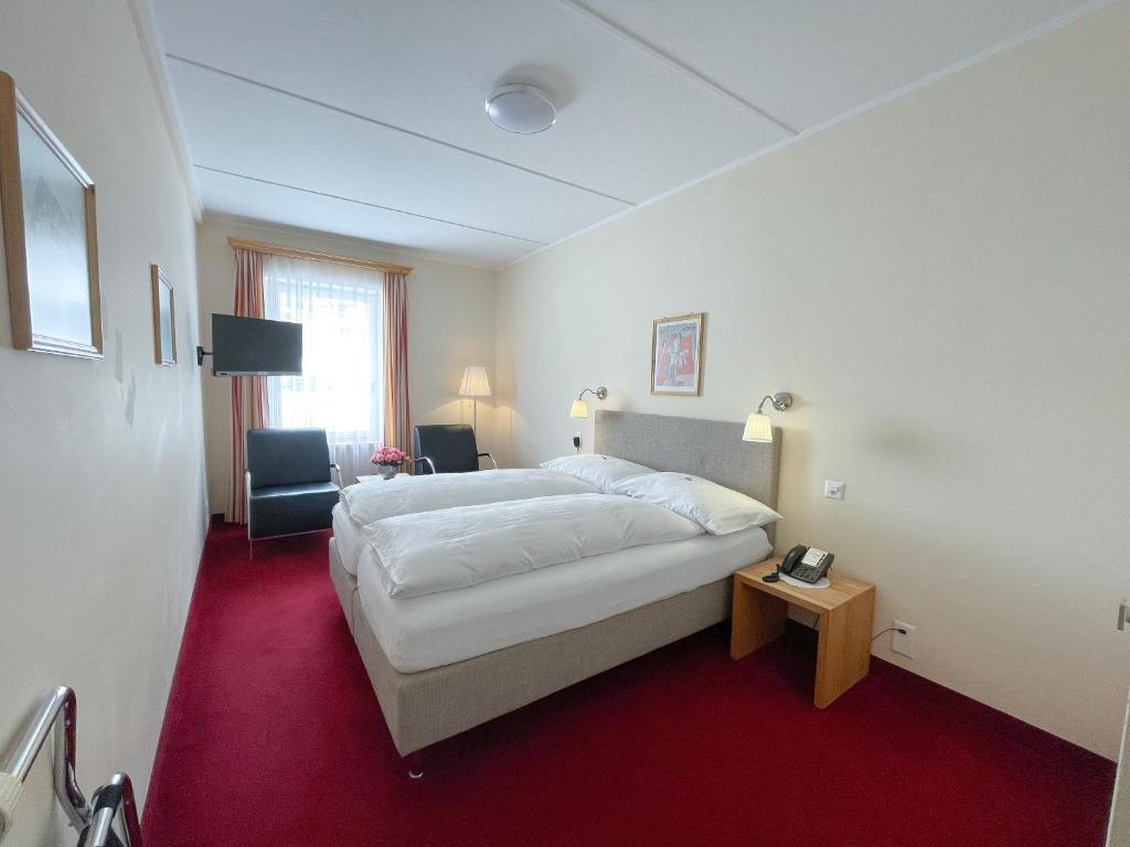 Двухместный (Стандартный двухместный номер с 1 кроватью) отеля Hotel Engadinerhof Superior, Санкт-Мориц