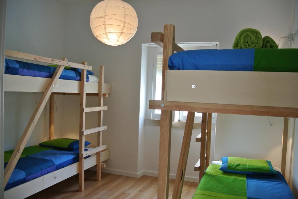 Номер (Кровать в общем 4-местном номере для мужчин и женщин), Nazaré Hostel