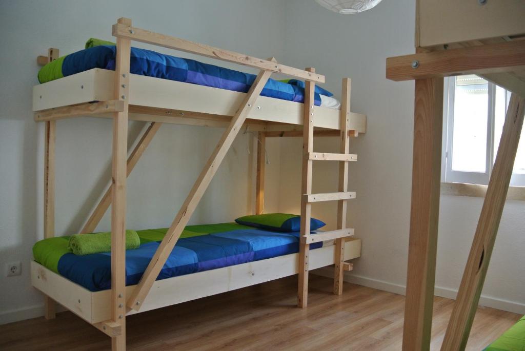 Номер (Кровать в общем 4-местном номере для мужчин и женщин), Nazaré Hostel