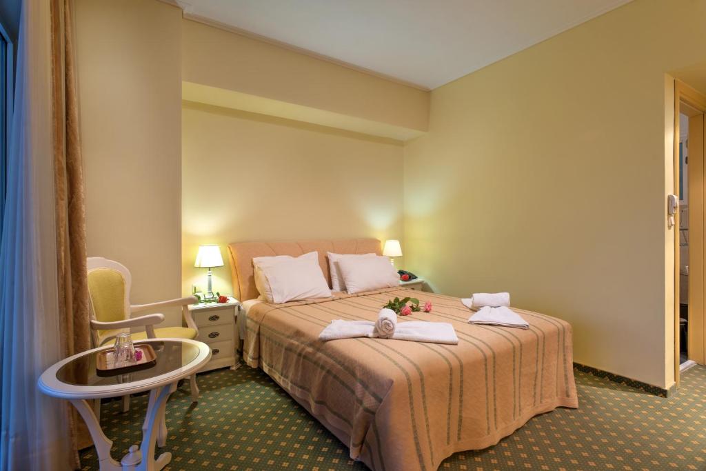 Двухместный (Двухместный номер с 1 кроватью и видом на горы) отеля Angelika Pallas Hotel, Игуменица