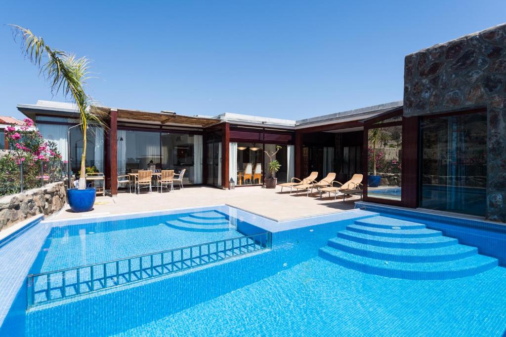 Sunset Villa with pool