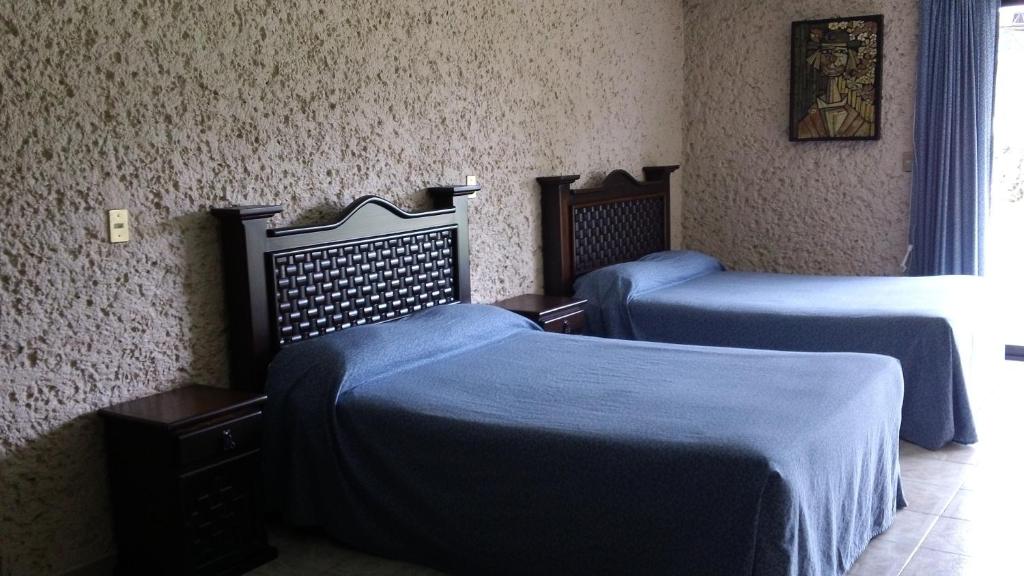 Двухместный (Двухместный номер с 2 двуспальными кроватями) отеля Hotel Villa Monarca Inn, Ситакуаро