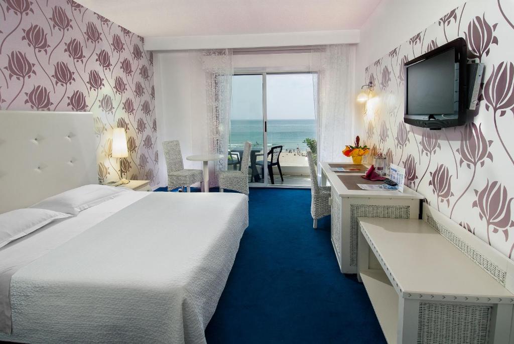 Двухместный (Двухместный номер с видом на море (для 1 взрослого)) отеля Hotel Mediterraneo, Риччоне
