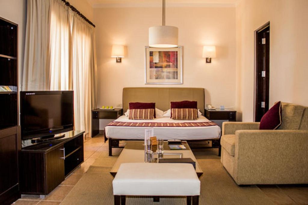 Сьюит (Специальное предложение - Люкс с 1 спальней - Только для граждан и резидентов Египта) курортного отеля Jaz Makadi Saraya Palms, Хургада
