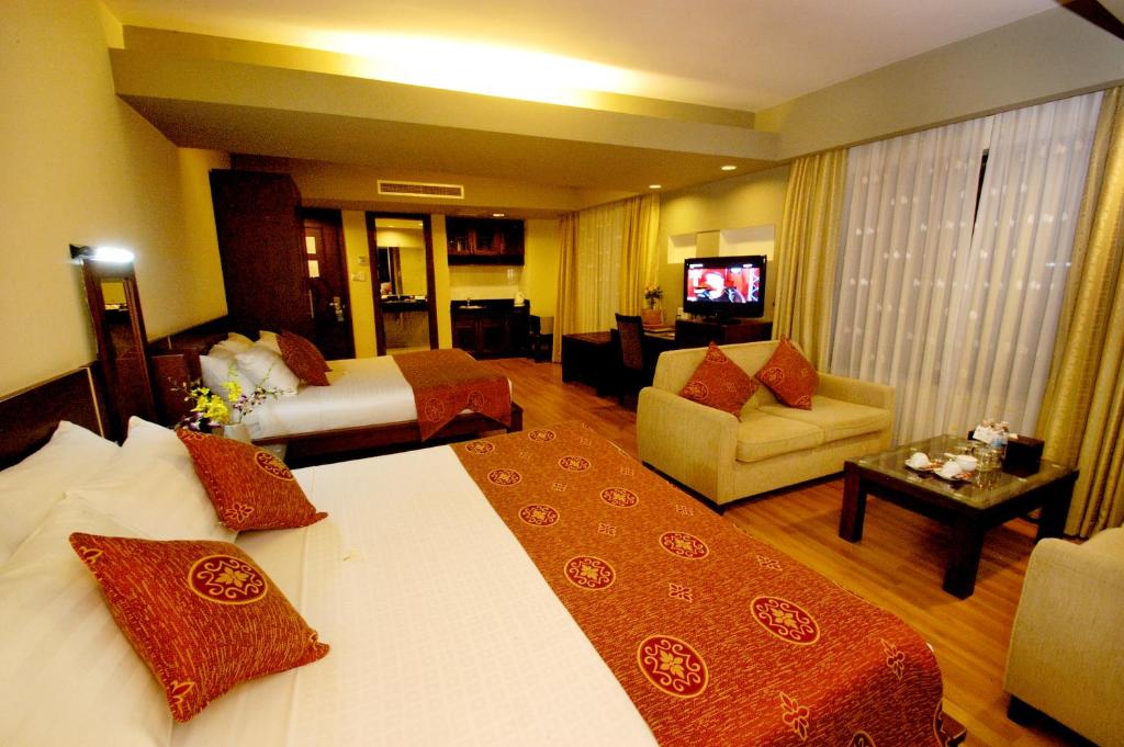 Семейный (Семейный полулюкс) отеля Asia Paradise Hotel, Нячанг