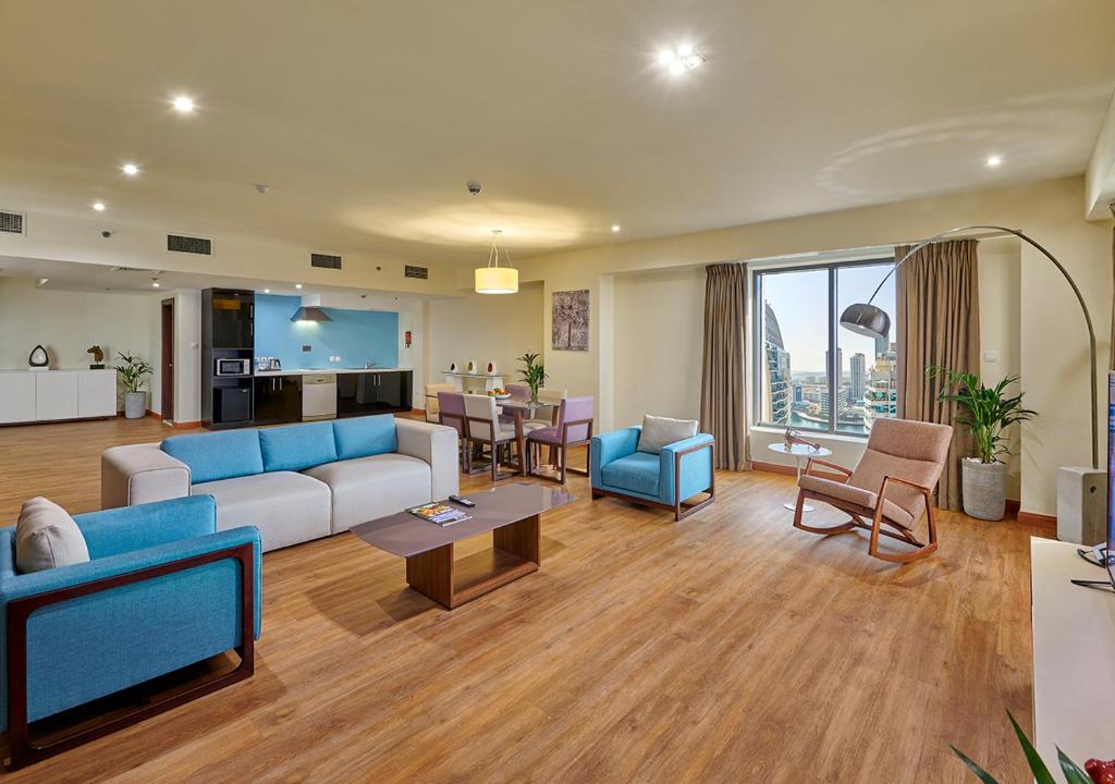 Сьюит (Двухуровневый люкс с 2 спальнями) апарт-отеля Hawthorn Hotel & Suites by Wyndham JBR, Дубай