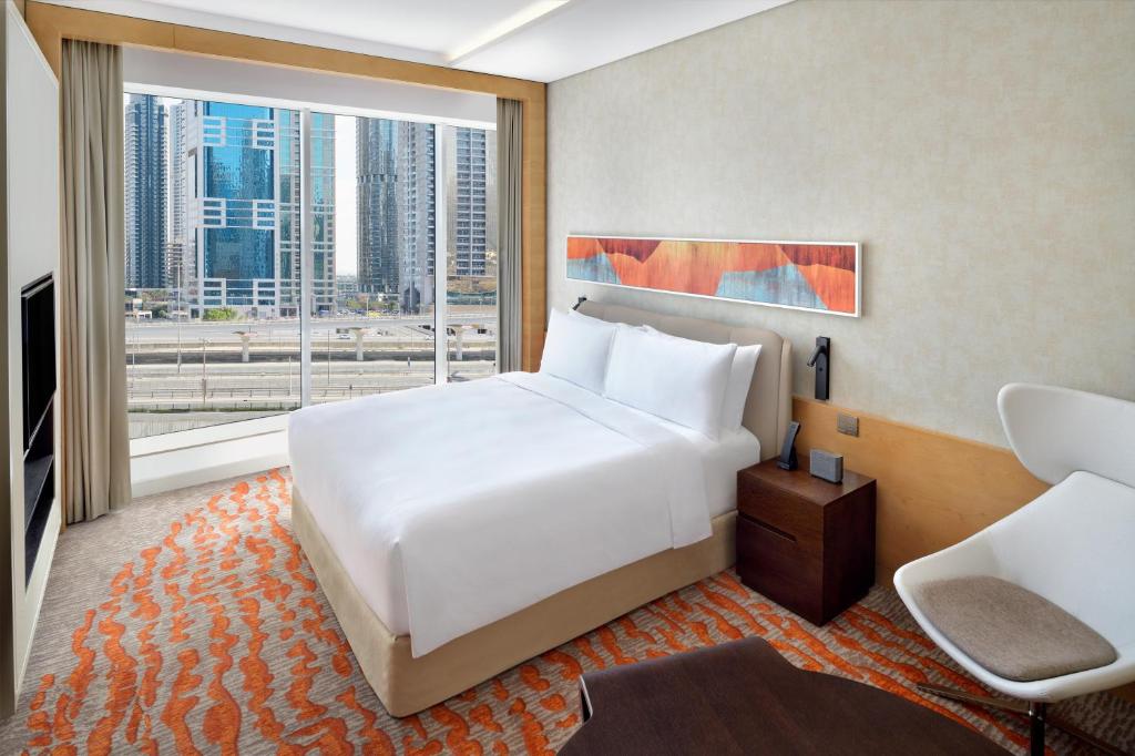 Двухместный (Стандартный номер с кроватью размера «king-size» и видом на город) отеля Crowne Plaza Dubai Marina, Дубай