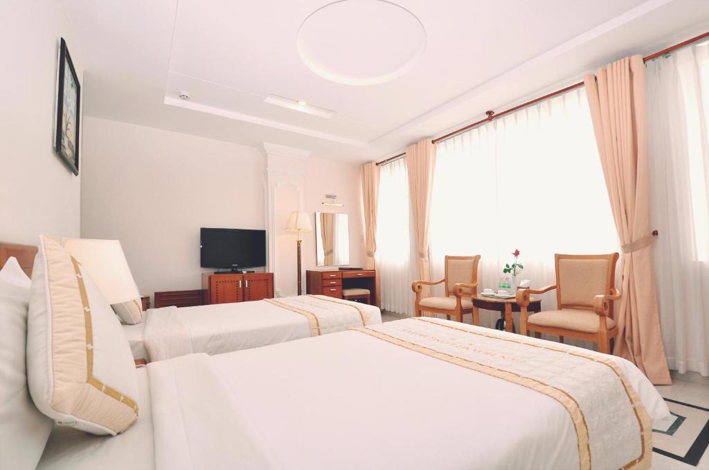 Двухместный (Улучшенный двухместный номер с 2 отдельными кроватями) отеля Tan Hoang Long Hotel, Хошимин