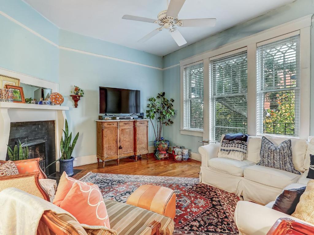 Whimsical Getaway Steps from Broughton, Heated Pool Access, By Southern Belle Savannah