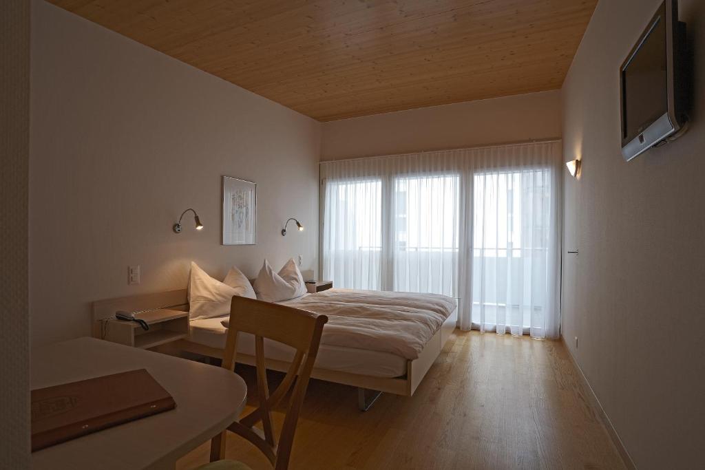 Двухместный (Стандартный двухместный номер с 1 кроватью - Дополнительное здание) отеля Hotel Weisses Rössli, Бруннен