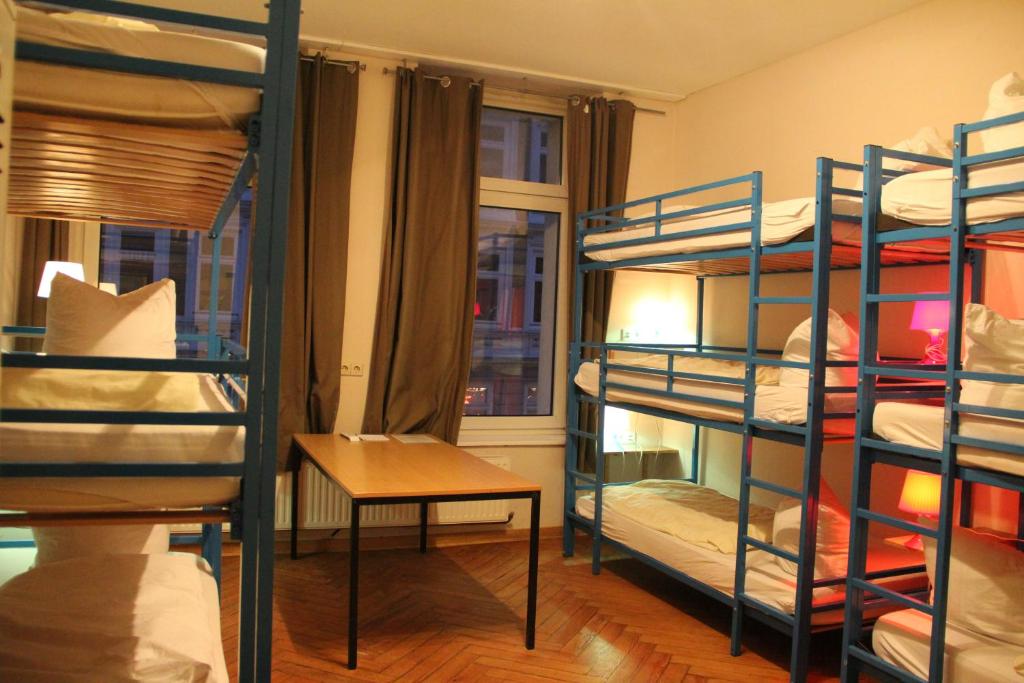 Номер (Номер с 9 кроватями), Buch-Ein-Bett Hostel