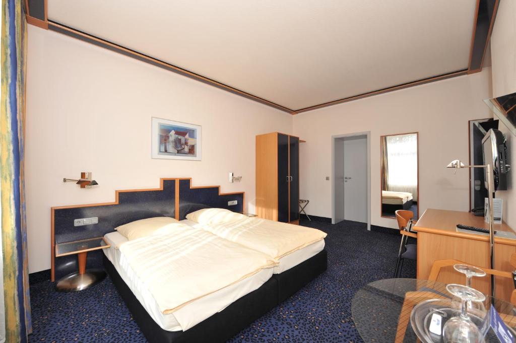 Двухместный (Двухместный номер с 1 кроватью или 2 отдельными кроватями) отеля Insel Hotel, Кельн
