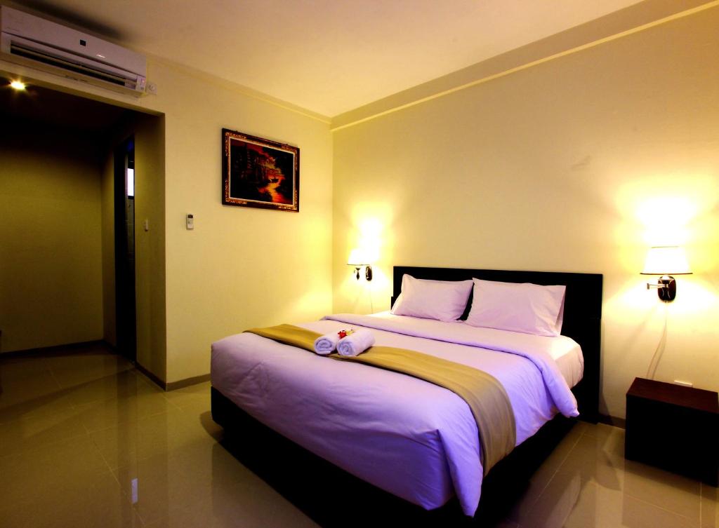 Двухместный (Улучшенный двухместный номер с 1 кроватью или 2 отдельными кроватями, видом на бассейн и бесплатным трансфером в 1 сторону от/до аэропорта) отеля Manggar Indonesia Hotel, Кута